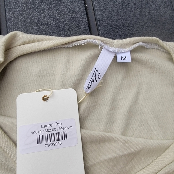 2/$20 NWT Elan Laurel Top M - Picture 9 of 9